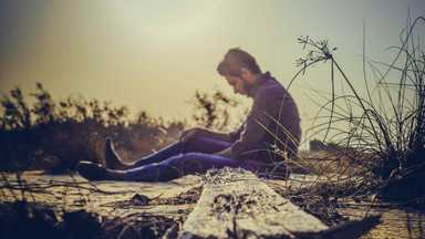 當生命卡住時：用正念一步步走回當下