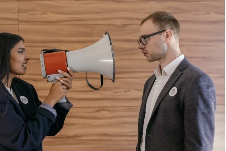 為什麼人愛狡辯: 自我辯護的心理作祟