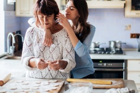 從〈女傭浮生錄〉窺看共依附的親子關係 