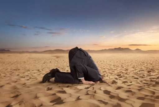 自欺是一種自我意識的防衛機轉，逃避面對真實自我的一種方式。 