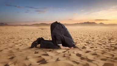 自欺是一種自我意識的防衛機轉,逃避面對真實自我的一種方式。