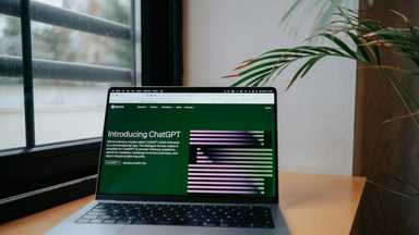 談人際關係的親近感 ━ 為什麼我們除了完美的 ChatGPT，還需要 「Monday」語音助理？ 