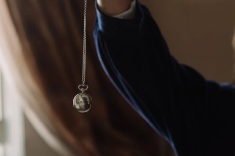 個人會無法避免依賴催眠師 