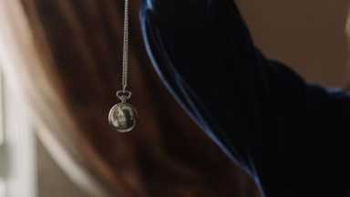 個人會無法避免依賴催眠師 