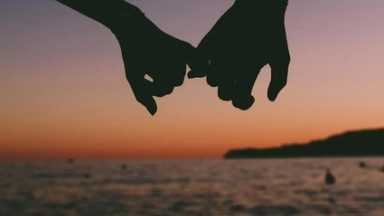 因誤會而結合，因了解而分開 