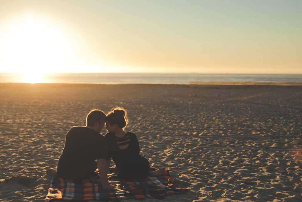 FIRST LOVE(上)-是命運的邂逅,抑或是努力才成就的愛情?