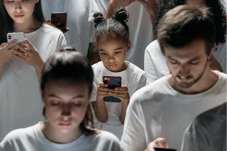 心理師張誌閔｜手機、工作、藥物、性愛成癮，成癮行為背後的情緒拆解。