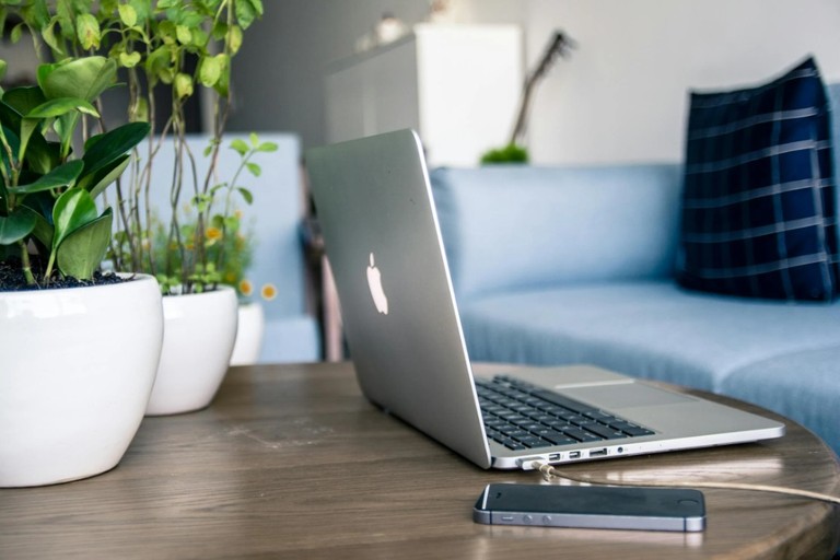 面對當事人困擾要優先降低心理痛苦還是提升生活滿意度呢? 